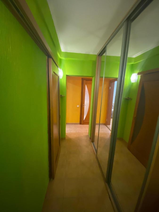 Adventure Apartment Kiev Bagian luar foto